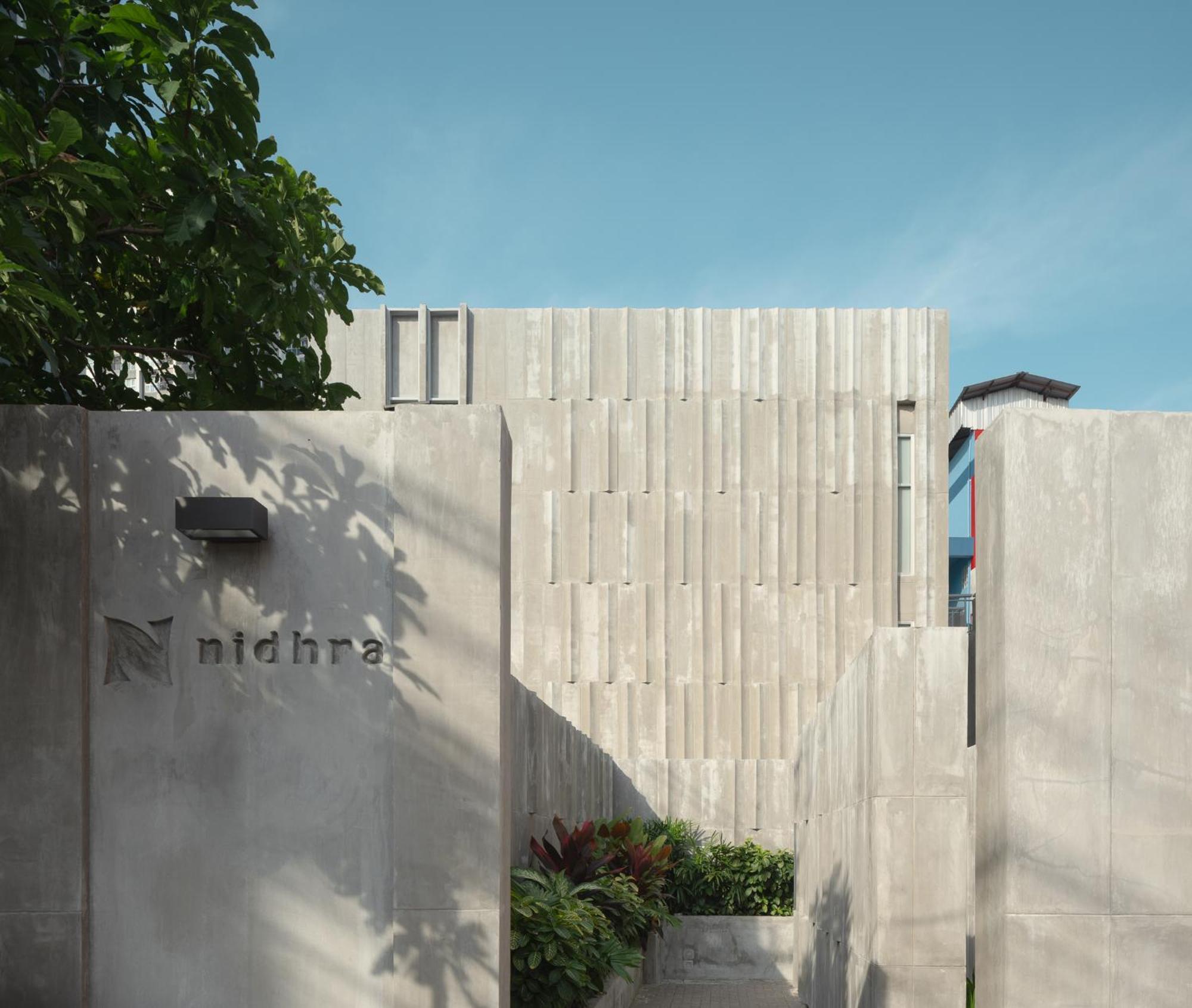 Nidhra Boutique Hotel Bangkok Sukhumvit Exterior photo