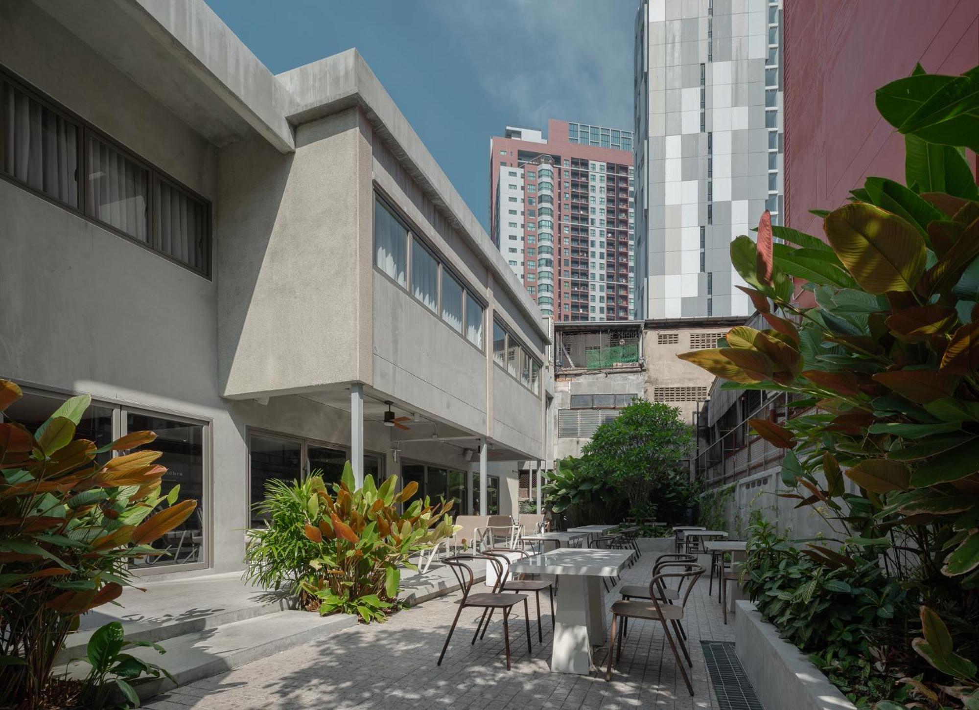 Nidhra Boutique Hotel Bangkok Sukhumvit Exterior photo